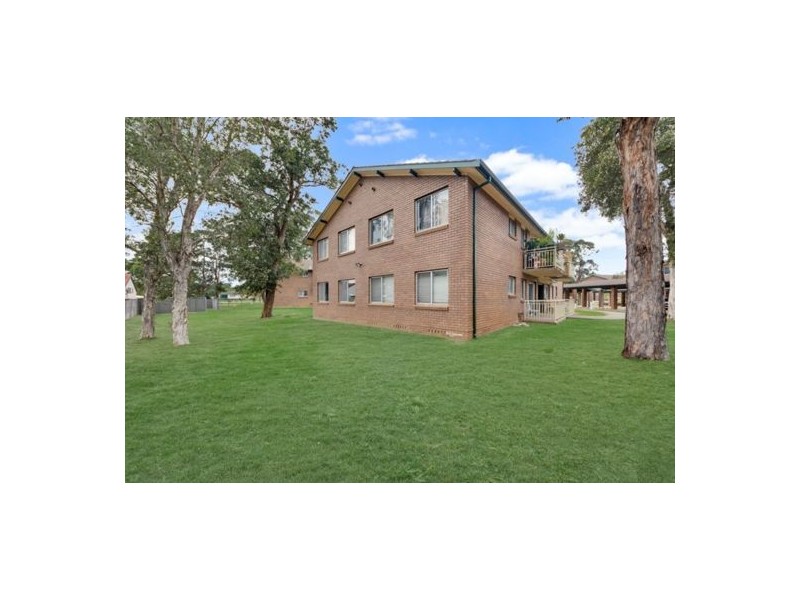 8/16 Derby St, Minto NSW 2566