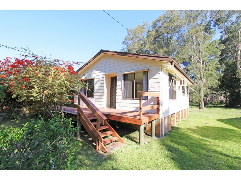 29 Warner Avenue, Tuggerawong NSW 2259