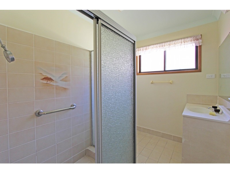 29 Warner Avenue, Tuggerawong NSW 2259