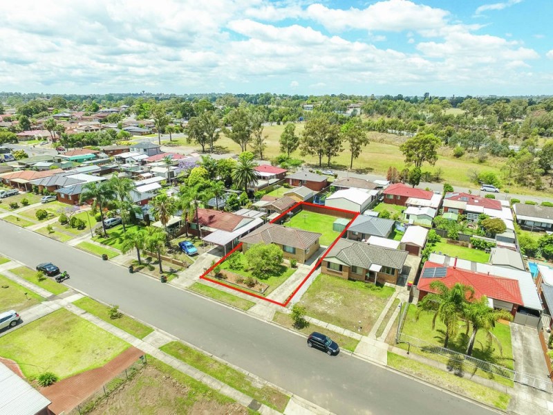 15 Elwood Crescent, Quakers Hill NSW 2763