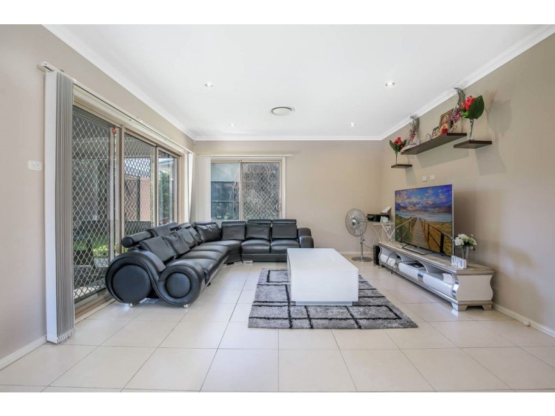 11 Drummond Avenue, Ropes Crossing NSW 2760