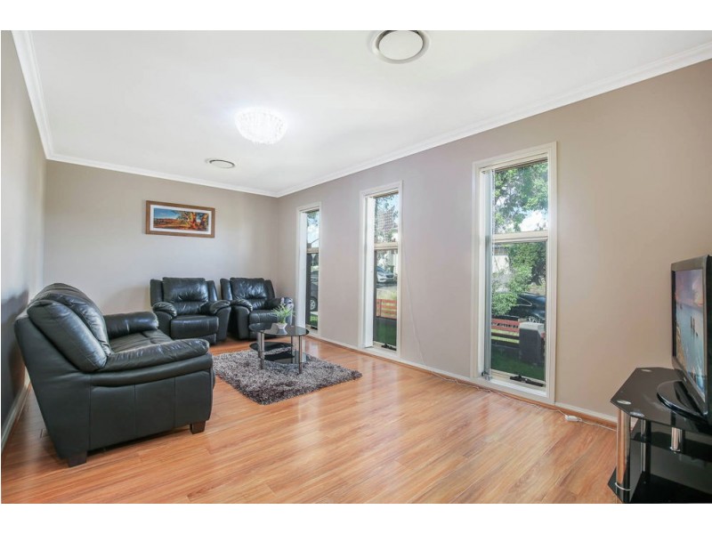 11 Drummond Avenue, Ropes Crossing NSW 2760