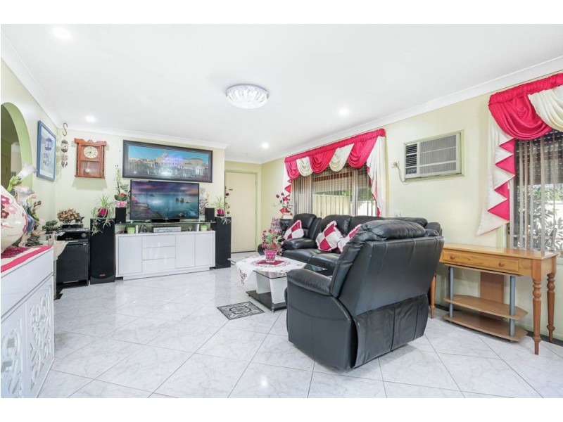 4 Burrowes Grove, Dean Park NSW 2761