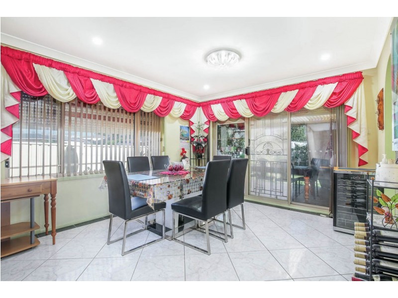 4 Burrowes Grove, Dean Park NSW 2761