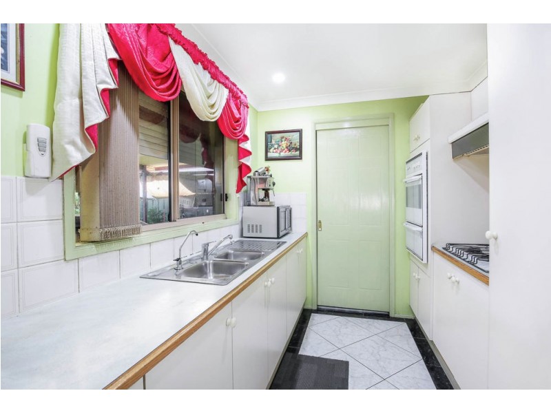 4 Burrowes Grove, Dean Park NSW 2761