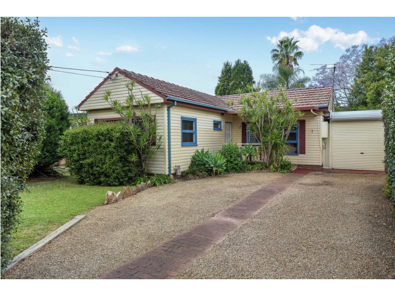 1 Highland Avenue, Toongabbie NSW 2146