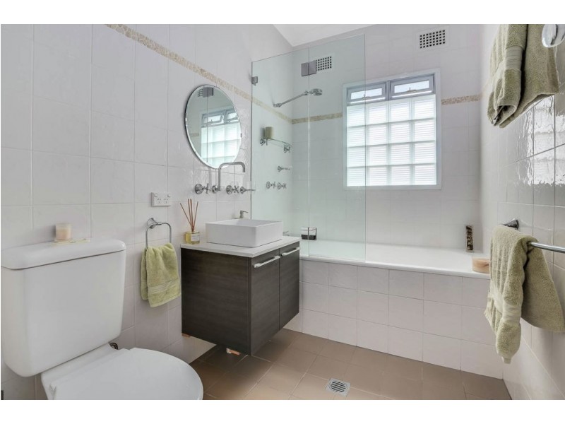 1 Highland Avenue, Toongabbie NSW 2146