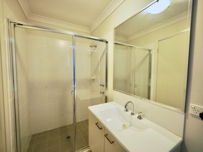 11 Britannia Drive, Glenfield NSW 2167