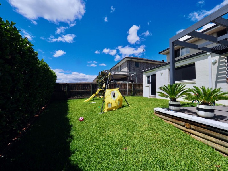 11 Britannia Drive, Glenfield NSW 2167