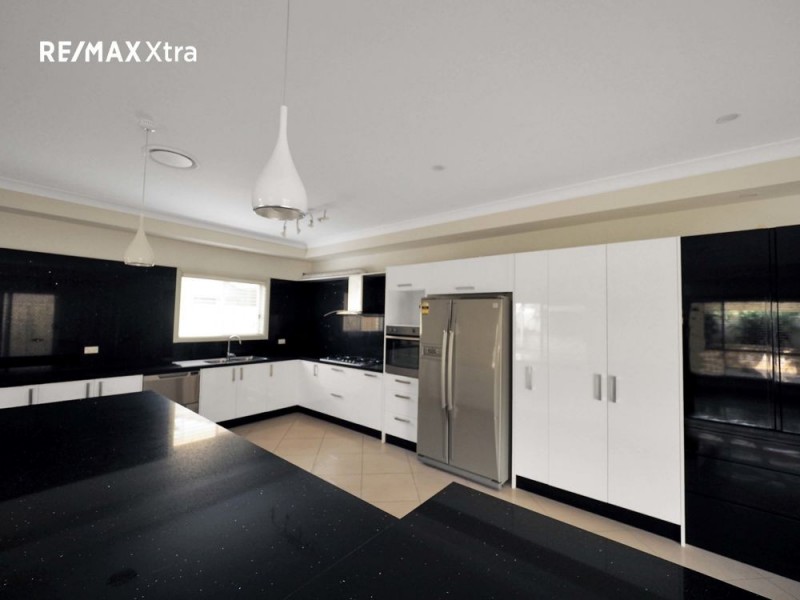 18 Lakewood Terrace, Glenmore Park NSW 2745