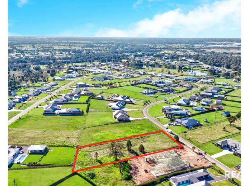 18 Humewood Place, Luddenham NSW 2745