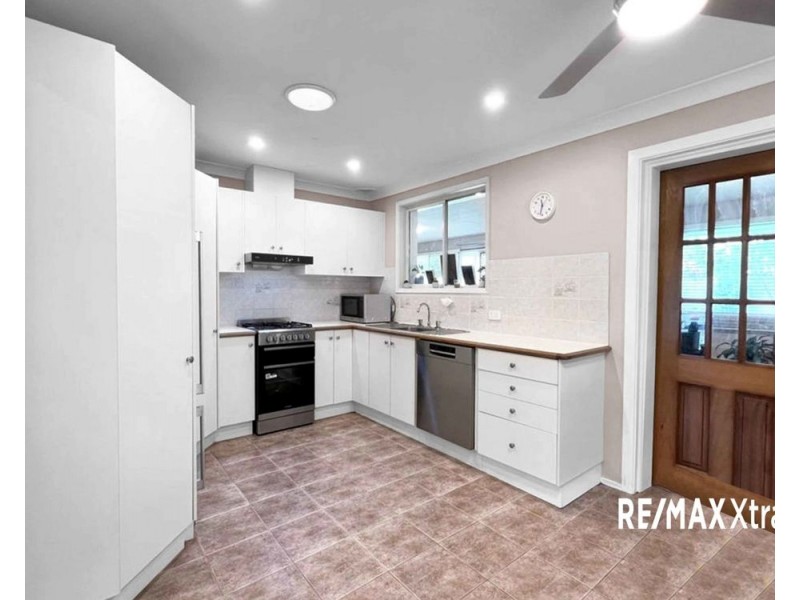 8 Moore Place, Doonside NSW 2767