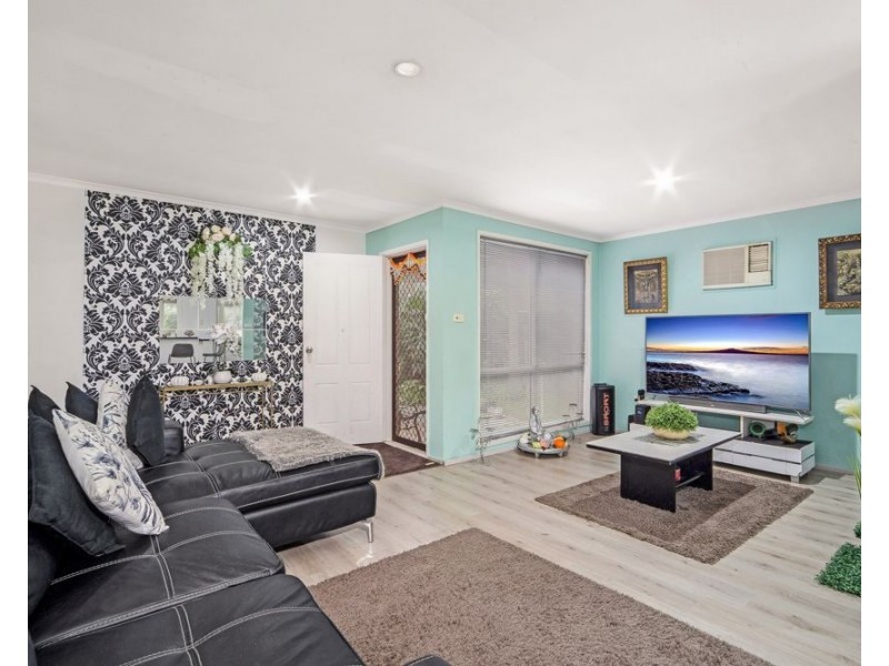 10 Ferrari Place, Ingleburn NSW 2565