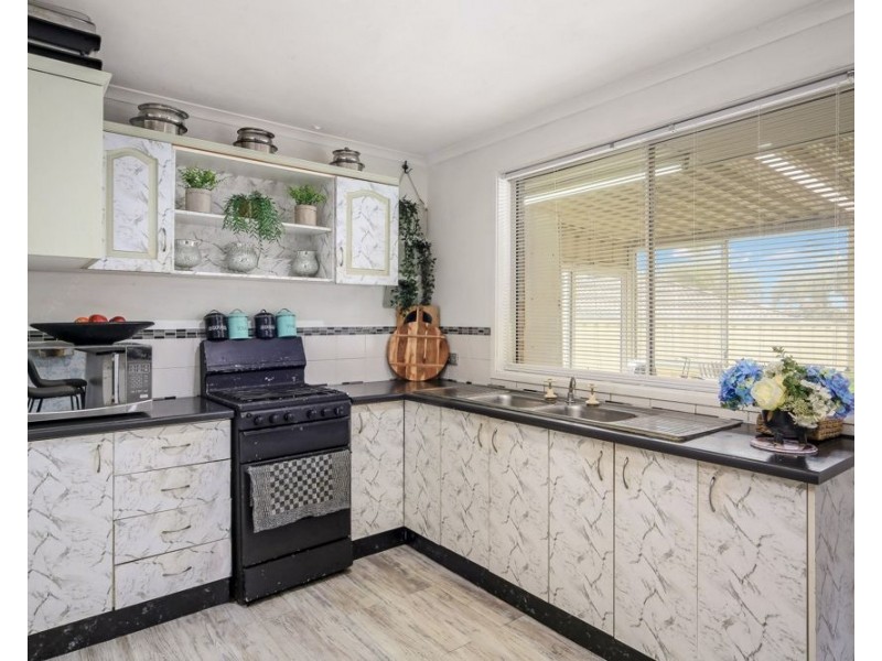 10 Ferrari Place, Ingleburn NSW 2565