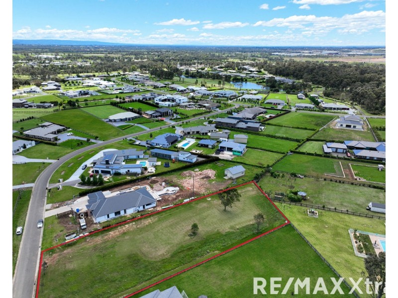 13 Humewood Place, Luddenham NSW 2745