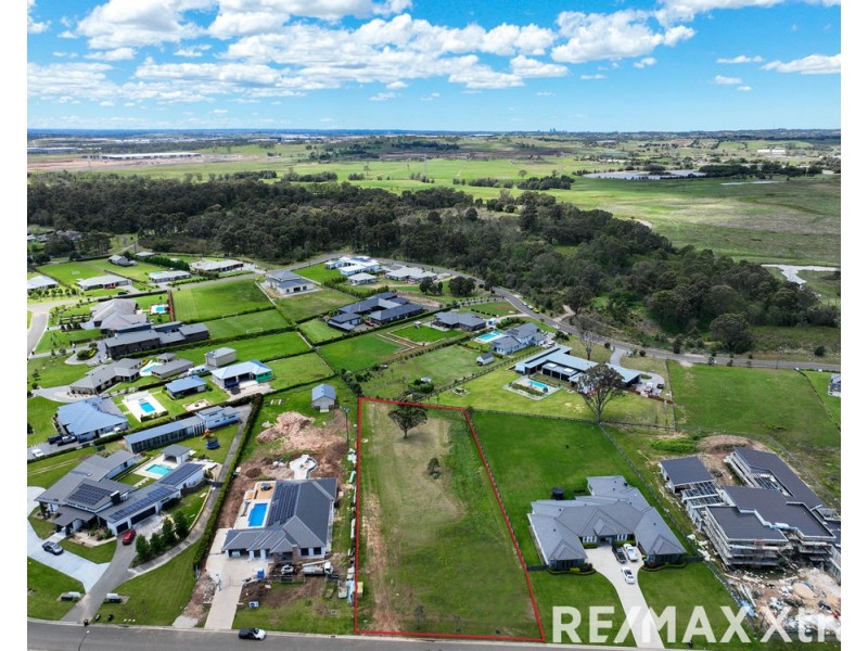 13 Humewood Place, Luddenham NSW 2745