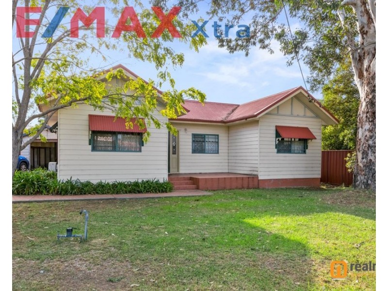 4 Highland Avenue, Toongabbie NSW 2146