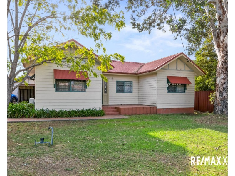 4 Highland Avenue, Toongabbie NSW 2146