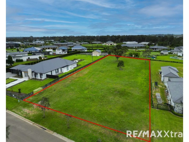 13 Humewood Place, Luddenham NSW 2745