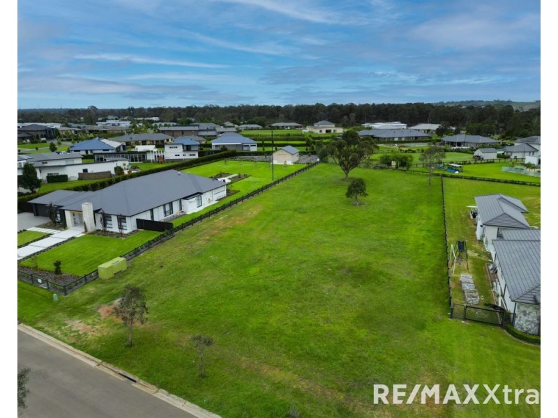 13 Humewood Place, Luddenham NSW 2745