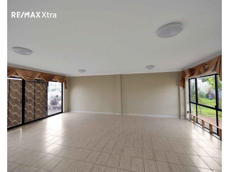 8 DOVE PLACE, St Clair NSW 2759