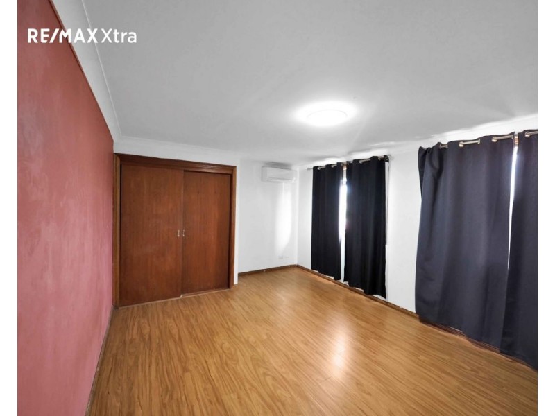 8 DOVE PLACE, St Clair NSW 2759