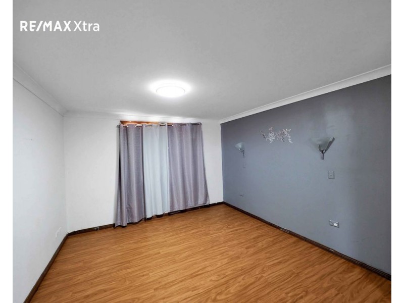 8 DOVE PLACE, St Clair NSW 2759