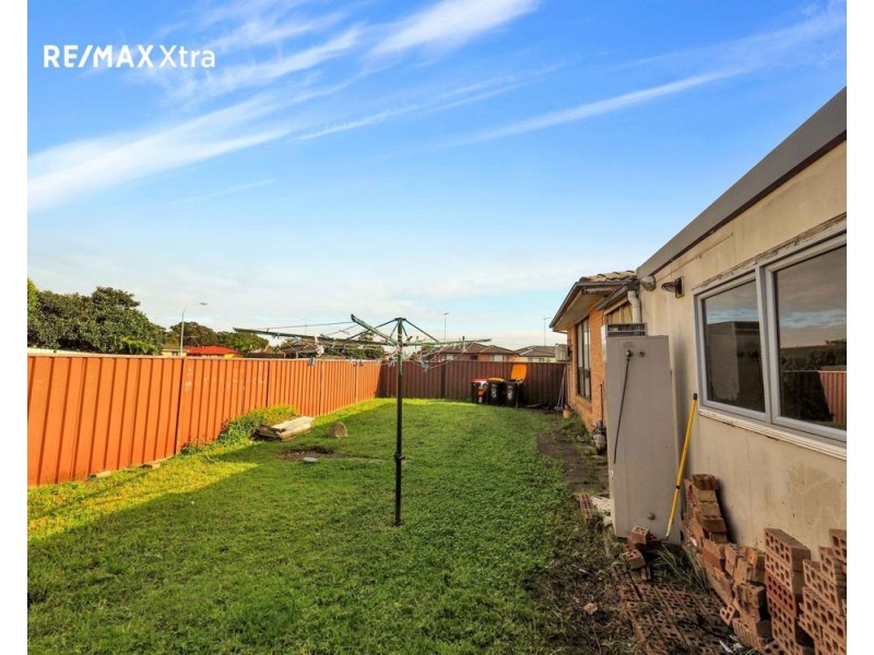8 DOVE PLACE, St Clair NSW 2759