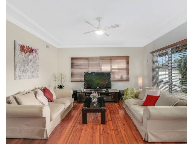1 Highland Avenue, Toongabbie NSW 2146
