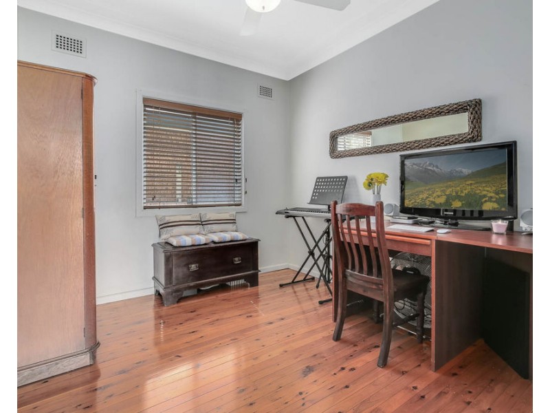 1 Highland Avenue, Toongabbie NSW 2146