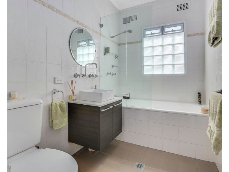 1 Highland Avenue, Toongabbie NSW 2146