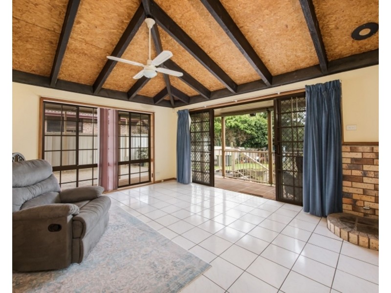 8 Fourth Street, Seahampton NSW 2286