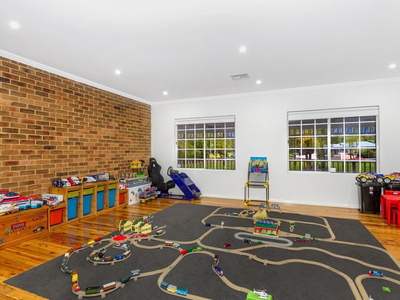 12 Wingadee Place, Windsor Downs NSW 2756