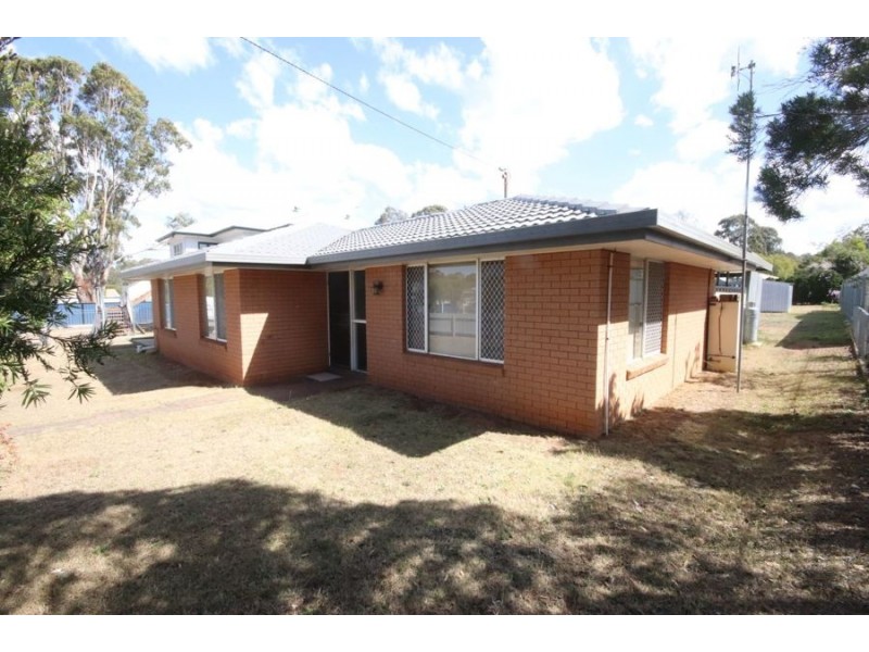 11 Grace Street, Crows Nest QLD 4355