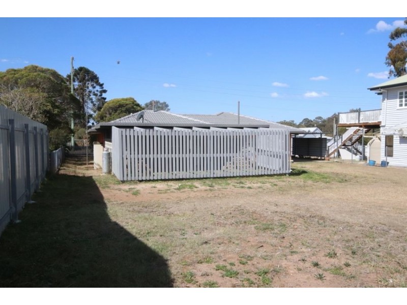 11 Grace Street, Crows Nest QLD 4355