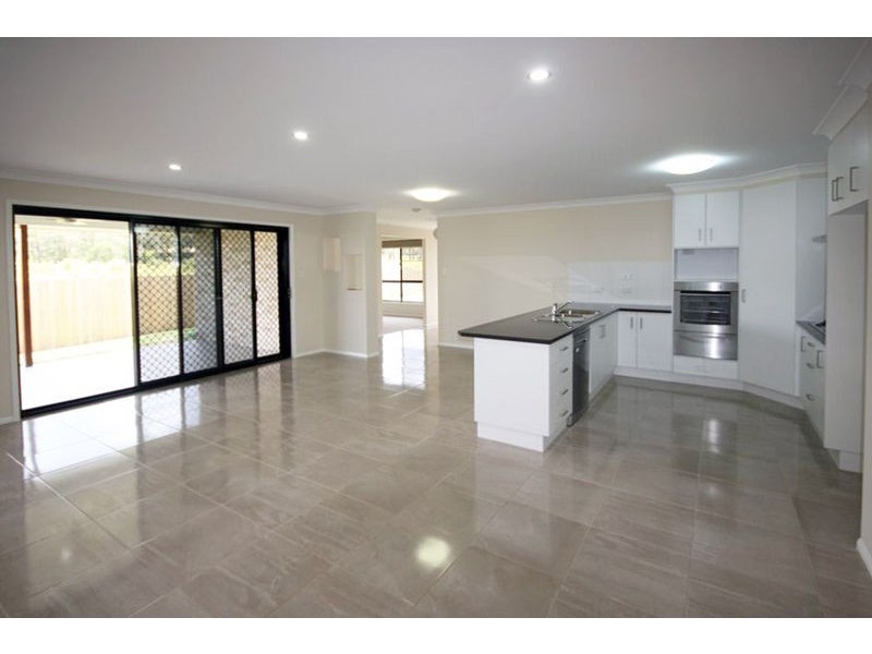 41 Naomi Drive, Crows Nest QLD 4355