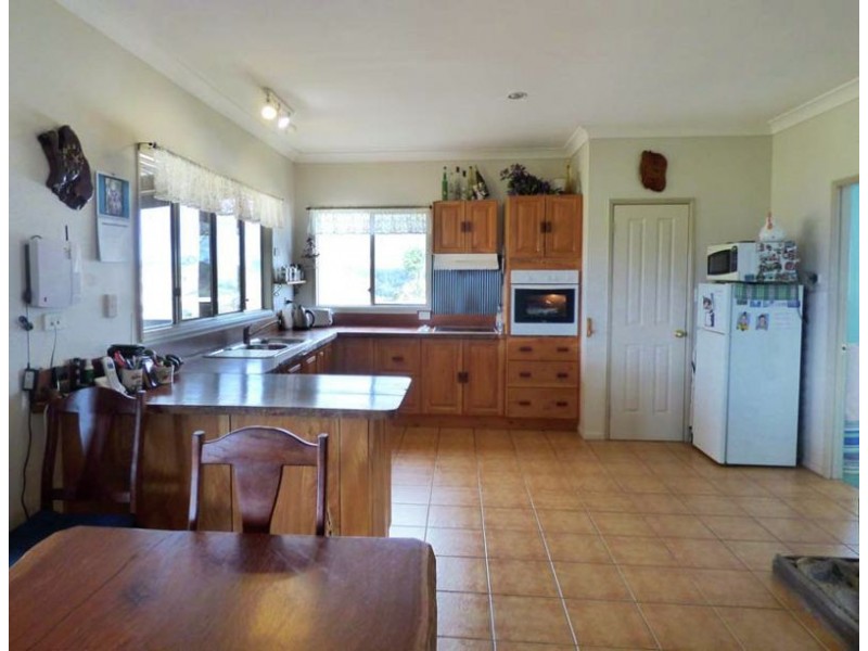 1128 Waterhole Gully Rd, Blackbutt QLD 4306