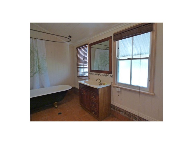 15 Albert Street, Crows Nest QLD 4355