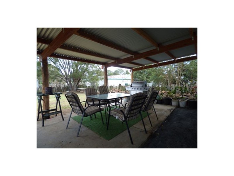 12 Nolan st, Crows Nest QLD 4355