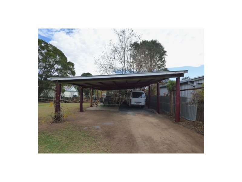 12 Nolan st, Crows Nest QLD 4355