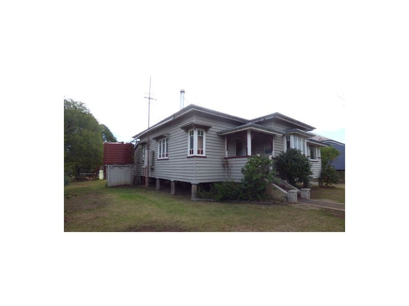 12 Nolan st, Crows Nest QLD 4355