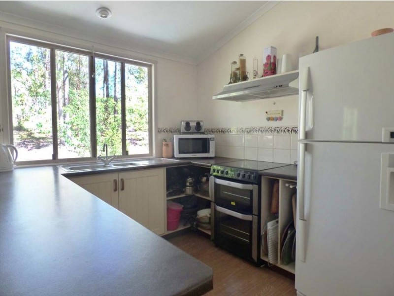 14 Pinnell Rd, Crows Nest QLD 4355