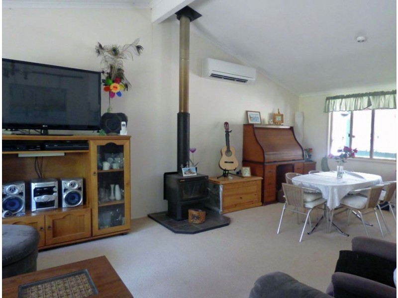 14 Pinnell Rd, Crows Nest QLD 4355
