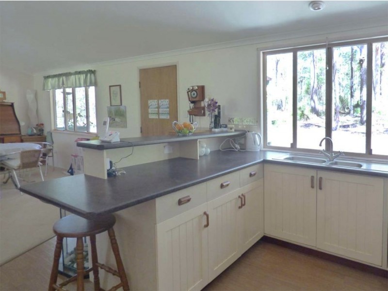 14 Pinnell Rd, Crows Nest QLD 4355