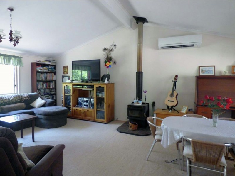 14 Pinnell Rd, Crows Nest QLD 4355