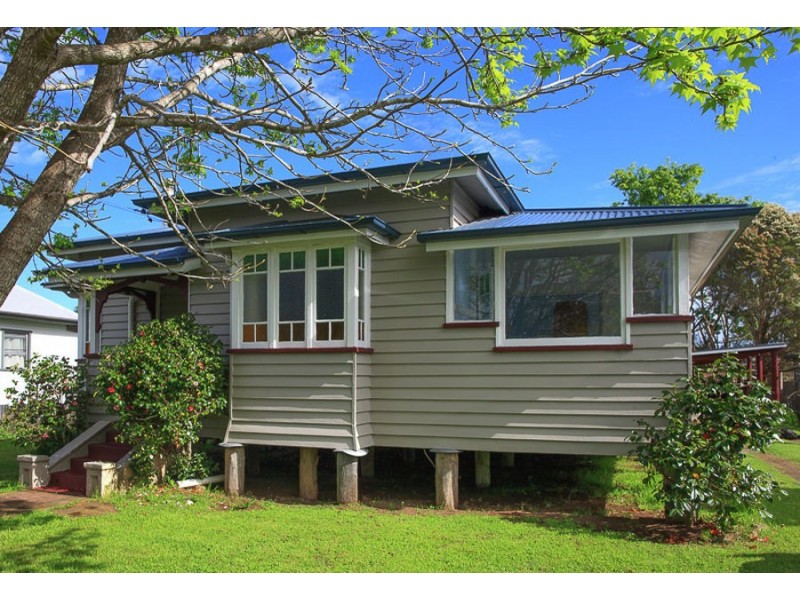 12 Nolan st, Crows Nest QLD 4355
