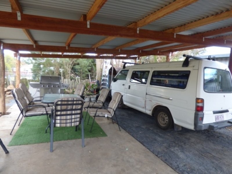 12 Nolan st, Crows Nest QLD 4355