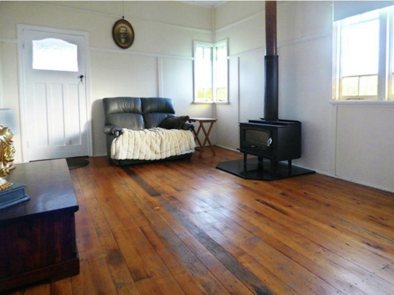 12 Nolan st, Crows Nest QLD 4355