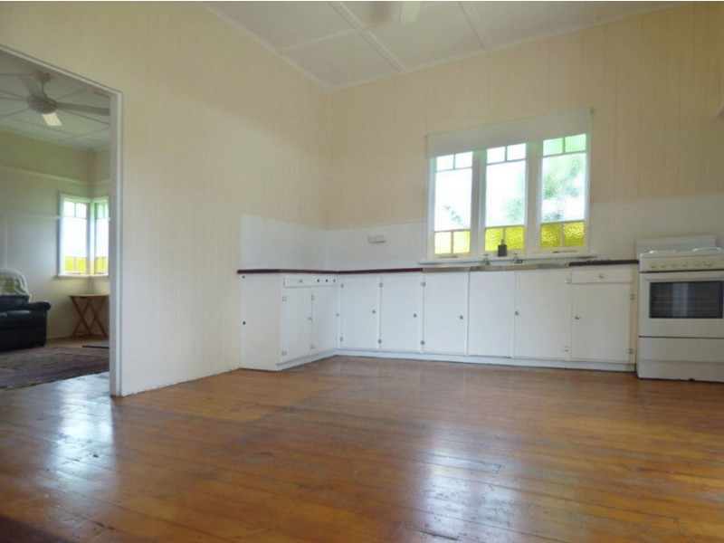 12 Nolan st, Crows Nest QLD 4355