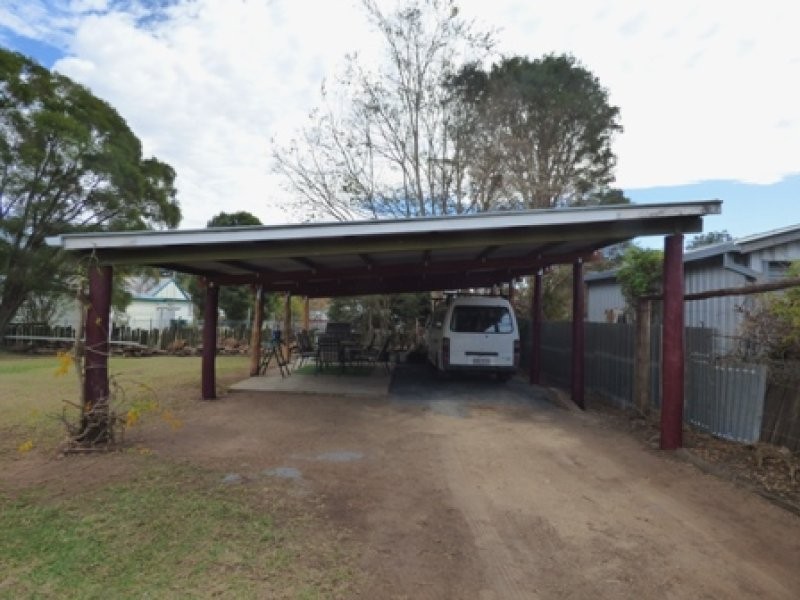 12 Nolan st, Crows Nest QLD 4355